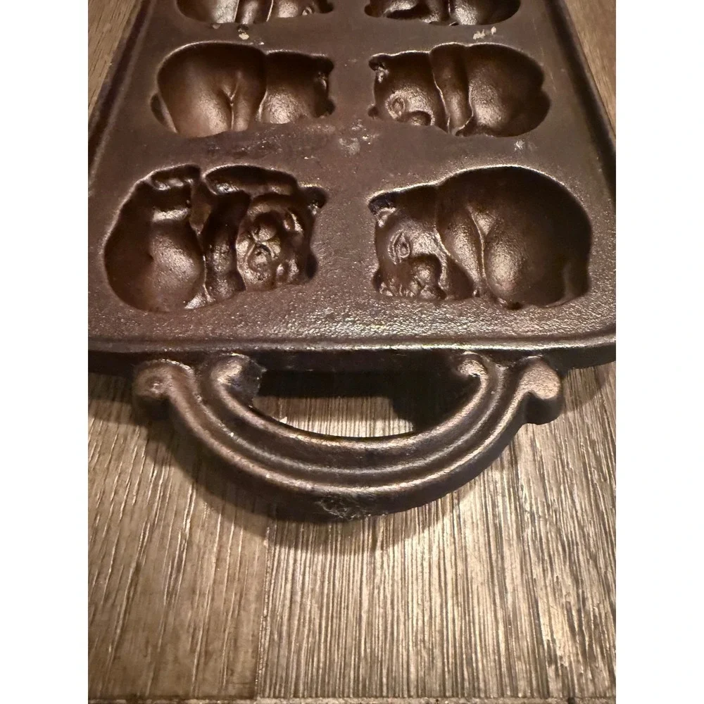 Vintage John Wright Cast Iron Teddy Pan 8 Bear Muffin Cornbread Mold USA Made